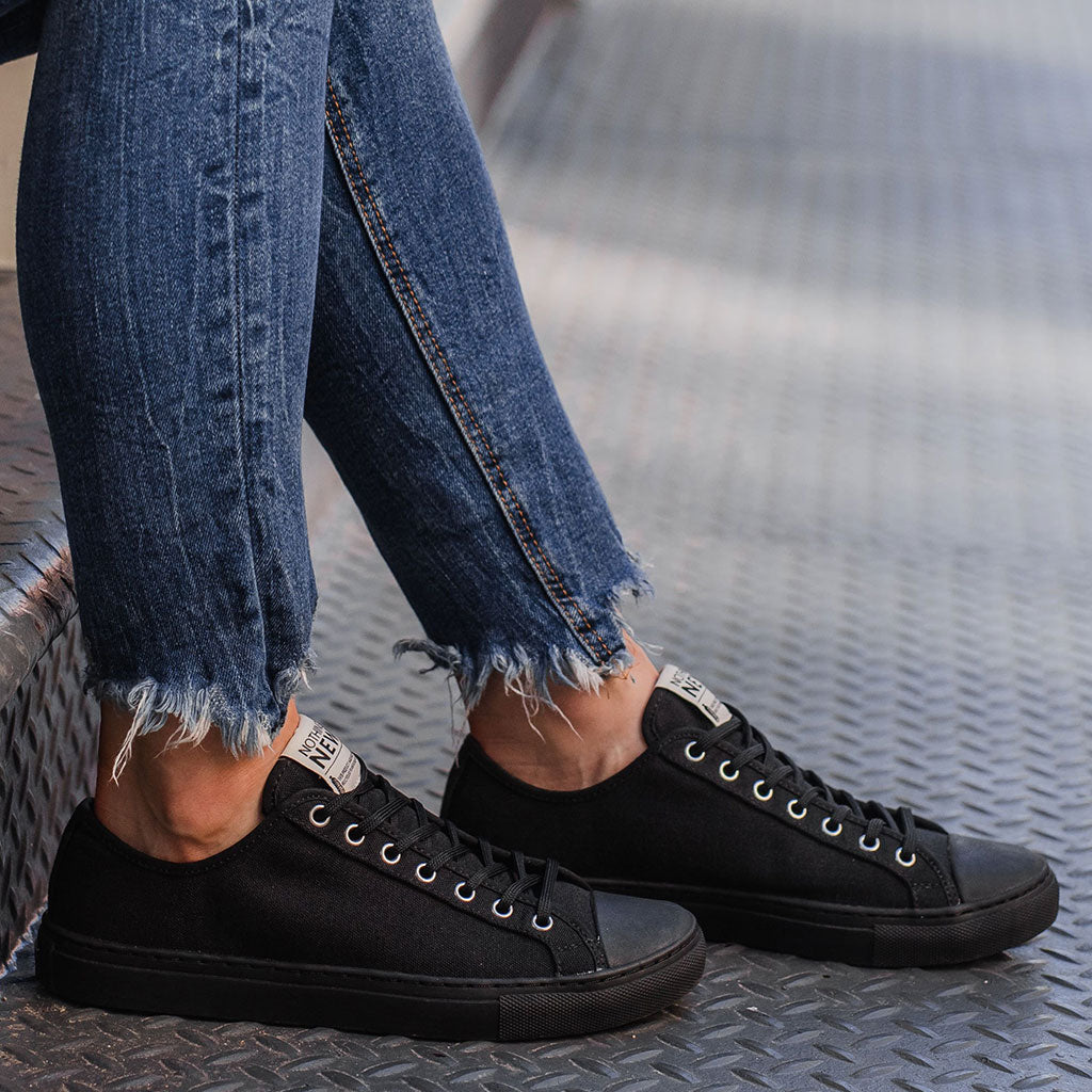 Black Women Aeropostale Solid Canvas Sneakers Shoes at Rs 900/piece in  Ahmedabad